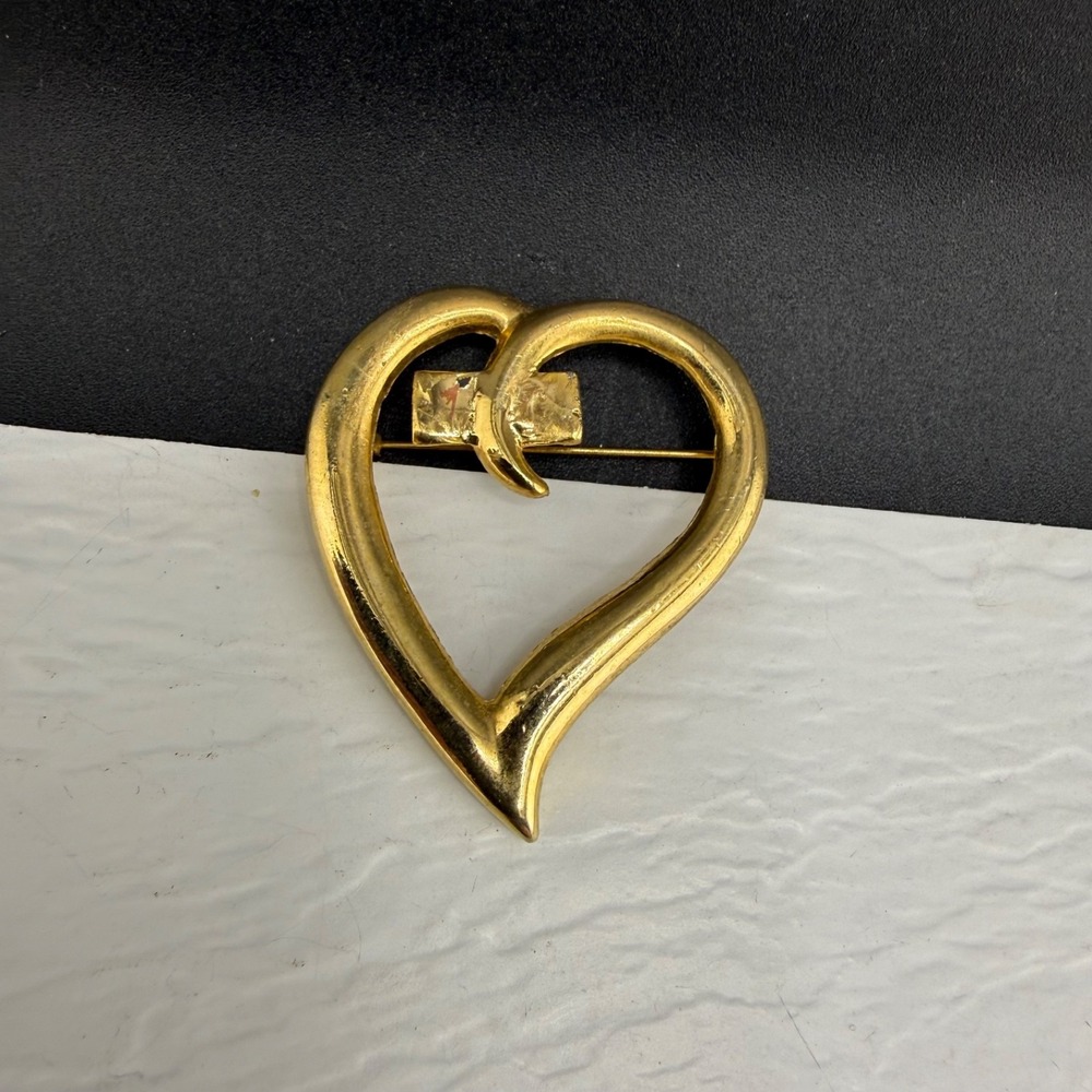 Vintage Estate Heart Brooch Gold Tone Love Valentines Day Fashion Jewelry